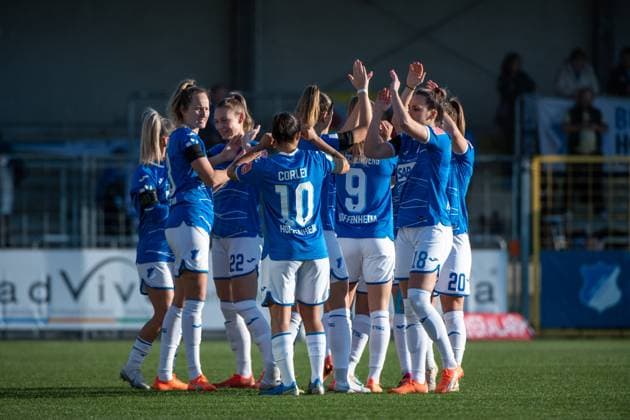 Fabienne Dongus TSG Hoffenheim, 33 , Gia Corley TSG Hoffenheim, 10 , Katharina Naschenweng TSG Hoffenheim, 09 high-fives GER, TSG 1899 Hoffenheim vs 1 FC Koeln, Football Flyeralarm Womens Bundesliga, Matchday 12, Season 2022 2023, 12 02 2023 GER, TSG 1899 Hoffenheim vs 1 FC Koeln, Football Flyeralarm Womens Bundesliga, Matchday 12, Season 2022 2023, 12 02 2023 Hoffenheim Copyright: xEibner Memmlerx EP_MMR
