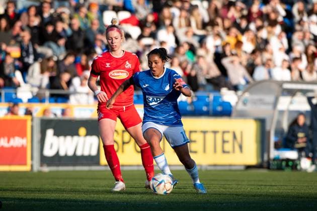 Gia Corley TSG Hoffenheim, 10 in duel with Sharon Beck 1 FC Koeln, 10 , GER, TSG 1899 Hoffenheim vs 1 FC Koeln, Football Flyeralarm Womens Bundesliga, 12 Matchday, Season 2022 2023, 12 02 2023 GER, TSG 1899 Hoffenheim vs 1 FC Koeln, Football Flyeralarm Womens Bundesliga, 12 Matchday, Season 2022 2023, 12 02 2023 Hoffenheim Copyright: xEibner Memmlerx EP_MMR