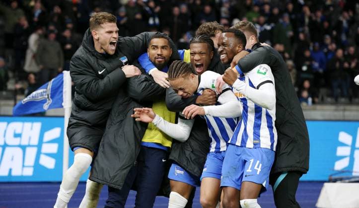 Sport Themen der Woche KW06 Sport Bilder des Tages Derry Scherhant jubelnd nach 3:1 Freude Emotion Jubel Fußball Fussball DFL Bundesliga Herren 20.Spieltag Saison 2022 2023 12.02.2023 Hertha BSC Berlin vs. Borussia Mönchengladbach BMG *** Derry Scherhant jubilant after 3 1 joy emotion jubilation sports football soccer DFL Bundesliga men 20 matchday season 2022 2023 12 02 2023 Hertha BSC Berlin vs Borussia Mönchengladbach BMG