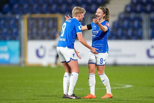 v li Paulina Krumbiegel TSG, 8 , Katharina Naschenweng TSG, 9 , TSG 1899 Hoffenheim players, cheering after the final whistle, victory, winner, winners, cheers, joy, optimistic, highlight, action, action, 12 02 2023, Sinsheim Hoffenheim Germany , football, Flyeralarm Frauen Bundesliga, TSG 1899 Hoffenheim 1 FC Köln, 12 02 2023, Sinsheim Hoffenheim Germany , Football, Flyeralarm Frauen Bundesliga, TSG 1899 Hoffenheim 1 FC Köln, DFB DFL REGULATES PROHIBIT ANY USE OF PHOTOGRAPHS AS IMAGE SEQUENCES AND OR QUASI VIDEO xozx