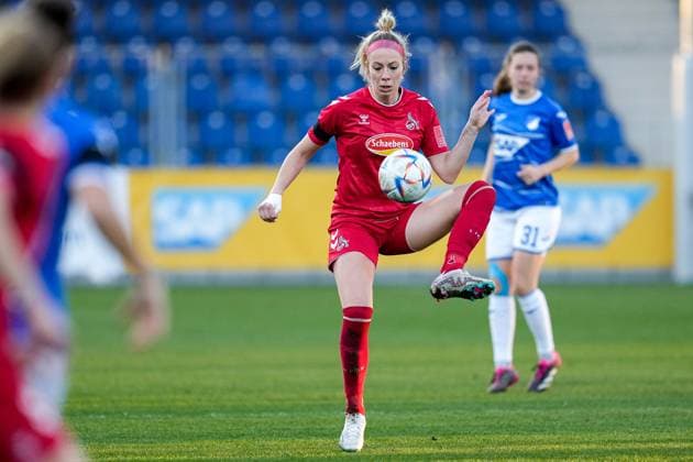 Sharon Beck Cologne, 10 , on the ball, crop, full body, single image, single photo, action, action, 12 02 2023, Sinsheim Hoffenheim Germany , football, Flyeralarm Frauen Bundesliga, TSG 1899 Hoffenheim 1 FC Köln, 12 02 2023, Sinsheim Hoffenheim Germany , Football, Flyeralarm Frauen Bundesliga, TSG 1899 Hoffenheim 1 FC Köln, DFB DFL REGULATES PROHIBIT ANY USE OF PHOTOGRAPHS AS IMAGE SEQUENCES AND OR QUASI VIDEO xozx
