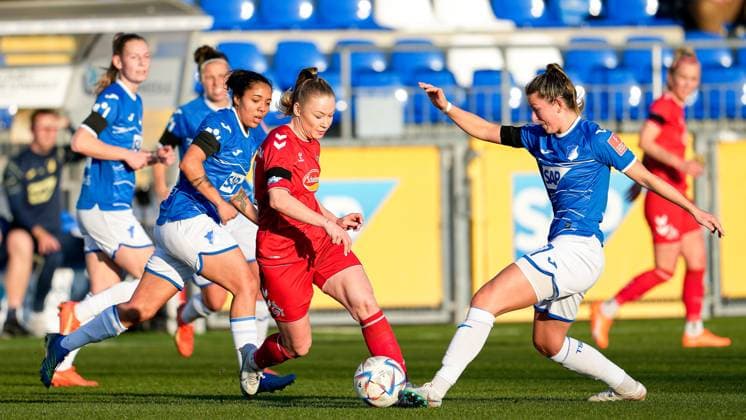 v li Gia Corley TSG, 10 , Weronika Zawistowska Cologne, 24 , Chantal Hagel TSG, 7 , duel, game scene, duel, tackle, tackling, dynamics, action, action, 12 02 2023, Sinsheim Hoffenheim Germany , Football, Flyeralarm Frauen Bundesliga, TSG 1899 Hoffenheim 1 FC Köln, 12 02 2023, Sinsheim Hoffenheim Germany , Football, Flyeralarm Frauen Bundesliga, TSG 1899 Hoffenheim 1 FC Köln, DFB DFL REGULATES PROHIBIT ANY USE OF PHOTOGRAPHS AS IMAGE SEQUENCES AND OR QUASI VIDEO xozx