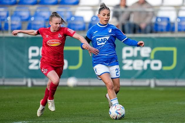 v li Laura Donhauser Cologne, 25 , Ereleta Memeti TSG, 23 , duel, duel scene, duel, tackle, tackling, dynamics, action, action, 12 02 2023, Sinsheim Hoffenheim Germany , football, Flyeralarm Frauen Bundesliga, TSG 1899 Hoffenheim 1 FC Köln, 12 02 2023, Sinsheim Hoffenheim Germany , Football, Flyeralarm Frauen Bundesliga, TSG 1899 Hoffenheim 1 FC Köln, DFB DFL REGULATES PROHIBIT ANY USE OF PHOTOGRAPHS AS IMAGE SEQUENCES AND OR QUASI VIDEO xozx