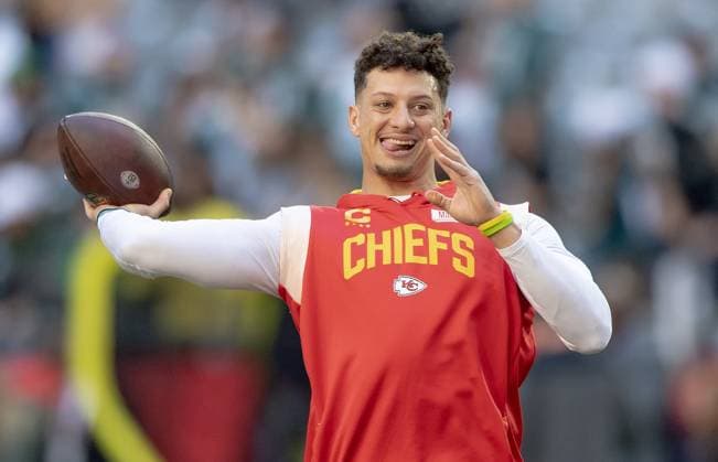 February 12, 2023, Glendale, Arizona, USA: Kansas City Chiefs quarterback Patrick Mahomes warms up before Super Bowl LVII on Sunday, Feb. 12, 2023, in Glendale, Arizona. Glendale USA - ZUMAm67_ 0202623854st Copyright: xNickxWagnerx