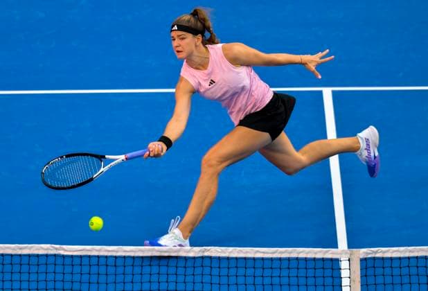 WTA, Tennis Damen Qatar TotalEnergies Open 2023 Karolina Muchova of Czech Republic in action against Martina Trevisan of Italy at the WTA Qatar TotalEnergies Open tennis tournament at the Khalifa International Tennis Complex in Doha, Qatar, 13 February 2023 DOHA Qatar  Copyright: xNoushadxThekkayilx originalFilename:varittyakkal-wtaqatar230213_npSge.jpg