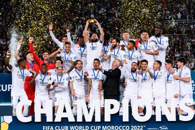 Bilder des Jahres 2023, Sport 02 Februar Rabat, Morocco - February 11: Karim Benzema of Real Madrid (C) rises the FIFA Club World Cup Trophy during the FIFA Club World Cup Morocco 2022 Final match between Real Madrid v Al Hilal at Prince Moulay Abdellah on February 11, 2023 in Rabat, Morocco. (Photo by Marcio Machado Eurasia Images) Rabat Prince Moulay Abdellah Morocco *** Rabat, Morocco February 11 Karim Benzema of Real Madrid C rises the FIFA Club World Cup Trophy during the FIFA Club World Cup Morocco 2022 Final match between Real Madrid v Al Hilal at Prince Moulay Abdellah on February 11, 2023 in Rabat, Morocco Photo by Marcio Machado Eurasia Sport Images Rabat Prince Moulay Abdellah Morocco  Copyright: x x2023xEurasiaxSportxImagesx