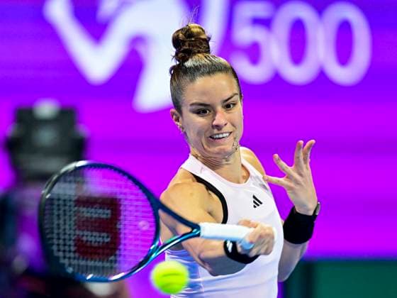 WTA, Tennis Damen Qatar TotalEnergies Open 2023 Maria Sakkari of Greece is in action against Qinwen Zheng of China at the WTA Qatar TotalEnergies Open tennis tournament at the Khalifa International Tennis Complex in Doha, Qatar on February 14, 2023. DOHA Qatar  Copyright: xNoushadxThekkayilx originalFilename:varittyakkal-wtaqatar230213_npklI.jpg