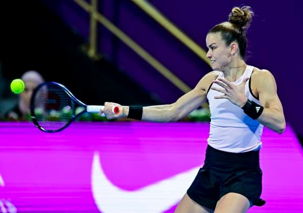WTA, Tennis Damen Qatar TotalEnergies Open 2023 Maria Sakkari of Greece is in action against Qinwen Zheng of China at the WTA Qatar TotalEnergies Open tennis tournament at the Khalifa International Tennis Complex in Doha, Qatar on February 14, 2023. DOHA Qatar  Copyright: xNoushadxThekkayilx originalFilename:varittyakkal-wtaqatar230213_npvSh.jpg