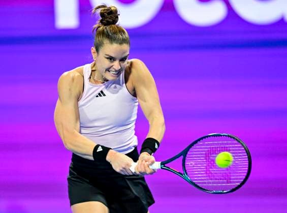 WTA, Tennis Damen Qatar TotalEnergies Open 2023 Maria Sakkari of Greece is in action against Qinwen Zheng of China at the WTA Qatar TotalEnergies Open tennis tournament at the Khalifa International Tennis Complex in Doha, Qatar on February 14, 2023. DOHA Qatar  Copyright: xNoushadxThekkayilx originalFilename:varittyakkal-wtaqatar230213_np5Ph.jpg