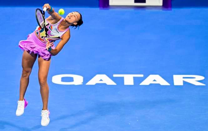 WTA, Tennis Damen Qatar TotalEnergies Open 2023 Qinwen Zheng of China is in action against Maria Sakkari of Greece at the WTA Qatar TotalEnergies Open tennis tournament at the Khalifa International Tennis Complex in Doha, Qatar on February 14, 2023. DOHA Qatar  Copyright: xNoushadxThekkayilx originalFilename:varittyakkal-wtaqatar230214_npL4f.jpg