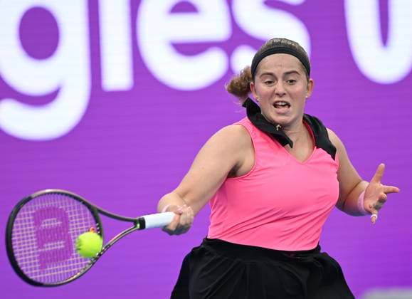 (230215) -- DOHA, Feb. 15, 2023 -- Jelena Ostapenko of Latvia hits a return during the singles round of 32 match against Madison Keys of the United States at WTA500 Qatar Open 2023 in Doha, Qatar, Feb. 14, 2023. (Photo by Xinhua) (SP)QATAR-DOHA-TENNIS WTA, Tennis Damen 500-DAY 2 Nikku 