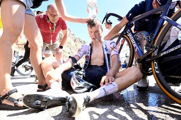 Bilder des Jahres 2023, Sport 02 Februar Sport Themen der Woche KW07 Sport Bilder des Tages JABAL AL AKHDHAR, OMAN - FEBRUARY 15 : Vansevenant Mauri (BEL) of Soudal - Quick Step pictured after the finish of stage 5 of the 12th edition of the 2023 Tour of Oman UCI ProSeries cycling race, a stage of 152,5 kms with start in Samail Al Feyhaa Resthouse and finish in Jabal al Akhdhar Green Mountain on February 15, 2023 in Jabal al Akhdhar, Oman, 15 02 2023 ( Motordriver Guy De Vuyst - Tour Of Oman 2023 - 15 02 2023 PhotoNews Panoramic 