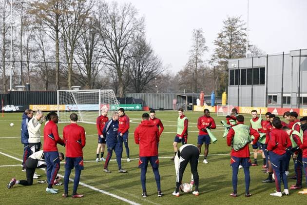 AMSTERDAM - Ajax coach John Heitinga during a training session prior to the UEFA Europa League play-off match between Ajax Amsterdam and FC Union Berlin at sportpark de Toekomst on February 15, 2023 in Amsterdam, Netherlands. ANP MAURICE VAN STONE UEFA Europa League Play-off MD-1 2022 2023 xVIxANPxSportx xxANPxIVx 462843595 originalFilename: 462843595.jpg