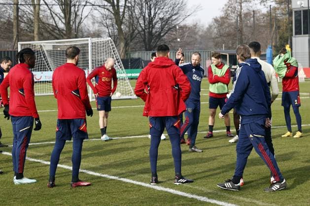 AMSTERDAM - Ajax coach John Heitinga during a training session prior to the UEFA Europa League play-off match between Ajax Amsterdam and FC Union Berlin at sportpark de Toekomst on February 15, 2023 in Amsterdam, Netherlands. ANP MAURICE VAN STONE UEFA Europa League Play-off MD-1 2022 2023 xVIxANPxSportx xxANPxIVx 462843596 originalFilename: 462843596.jpg