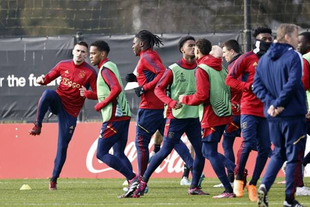 AMSTERDAM - (l-r) Dusan Tadic, Jurrien Timber, Calvin Bassey during a training session ahead of the UEFA Europa League play-off match between Ajax Amsterdam and FC Union Berlin at sportpark de Toekomst on February 15, 2023 in Amsterdam, Netherlands. ANP MAURICE VAN STONE UEFA Europa League Play-off MD-1 2022 2023 xVIxANPxSportx xxANPxIVx 462843628 originalFilename: 462843628.jpg