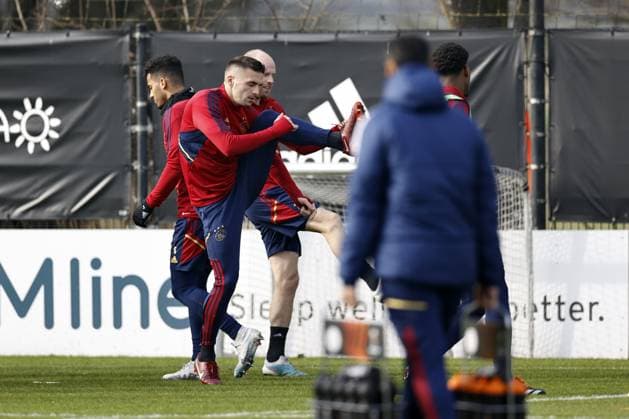 AMSTERDAM - Dusan Tadic of Ajax during a training session ahead of the UEFA Europa League play-off match between Ajax Amsterdam and FC Union Berlin at sportpark de Toekomst on February 15, 2023 in Amsterdam, Netherlands. ANP MAURICE VAN STONE UEFA Europa League Play-off MD-1 2022 2023 xVIxANPxSportx xxANPxIVx 462843701 originalFilename: 462843701.jpg