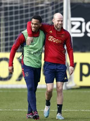 AMSTERDAM - (lr) Jurrien Timber, Davy Klaasse during a training session prior to the UEFA Europa League play-off match between Ajax Amsterdam and FC Union Berlin at sportpark de Toekomst on February 15, 2023 in Amsterdam, Netherlands. ANP MAURICE VAN STONE UEFA Europa League Play-off MD-1 2022 2023 xVIxANPxSportx xxANPxIVx 462843815 originalFilename: 462843815.jpg