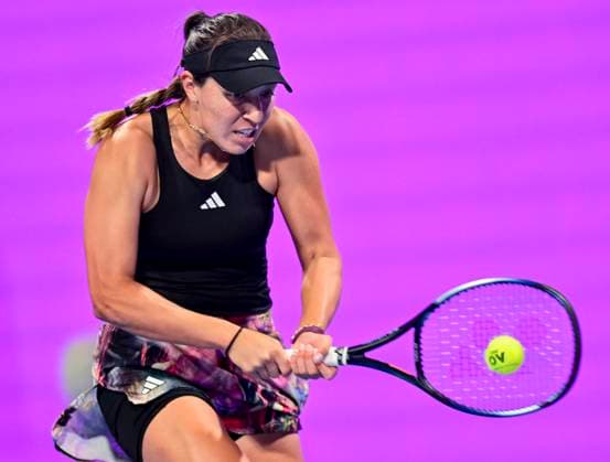 WTA, Tennis Damen Qatar TotalEnergies Open 2023 Jessica Pegula of United States in action during round of 16 match against Jelena Ostapenko of Latvia at the WTA Qatar TotalEnergies Open tennis tournament at the Khalifa International Tennis Complex in Doha, Qatar, 15 February 2023 DOHA Qatar  Copyright: xNoushadxThekkayilx originalFilename:varittyakkal-wtaqatar230215_npQUd.jpg