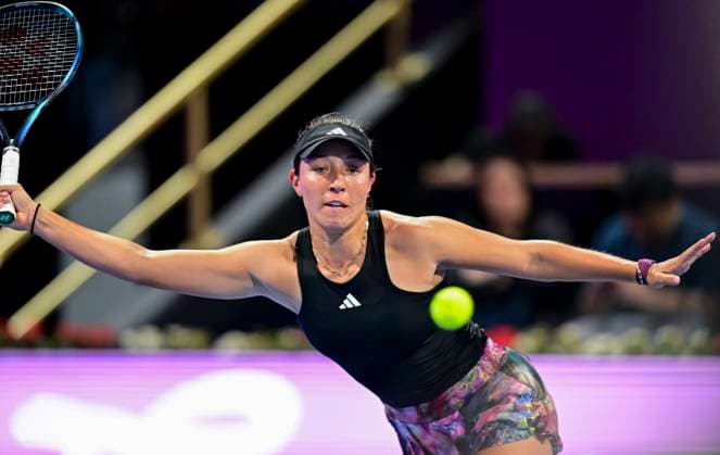 WTA, Tennis Damen Qatar TotalEnergies Open 2023 Jessica Pegula of United States in action during round of 16 match against Jelena Ostapenko of Latvia at the WTA Qatar TotalEnergies Open tennis tournament at the Khalifa International Tennis Complex in Doha, Qatar, 15 February 2023 DOHA Qatar  Copyright: xNoushadxThekkayilx originalFilename:varittyakkal-wtaqatar230215_npsvh.jpg