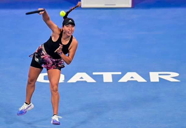 WTA, Tennis Damen Qatar TotalEnergies Open 2023 Jessica Pegula of United States in action during round of 16 match against Jelena Ostapenko of Latvia at the WTA Qatar TotalEnergies Open tennis tournament at the Khalifa International Tennis Complex in Doha, Qatar, 15 February 2023 DOHA Qatar  Copyright: xNoushadxThekkayilx originalFilename:varittyakkal-wtaqatar230215_npwOG.jpg