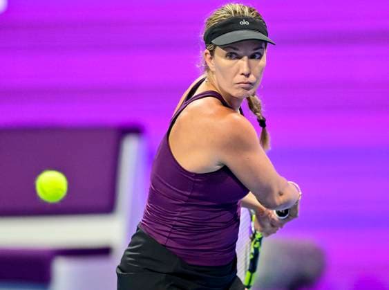 WTA, Tennis Damen Qatar TotalEnergies Open 2023 Danielle Collins of United States in action during round of 16 match against Iga Swiatek of Poland at the WTA Qatar TotalEnergies Open tennis tournament at the Khalifa International Tennis Complex in Doha, Qatar, 15 February 2023 DOHA Qatar  Copyright: xNoushadxThekkayilx originalFilename:varittyakkal-wtaqatar230215_npUy9.jpg