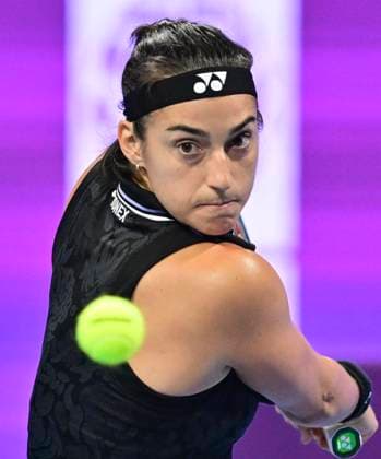 (230216) -- DOHA, Feb. 16, 2023 -- Caroline Garcia of France hits a return during the singles round of 16 match against Karolina Muchova of the Czech Republic at WTA500 Qatar Open 2023 in Doha, Qatar, Feb. 15, 2023. (Photo by Xinhua) (SP)QATAR-DOHA-TENNIS WTA, Tennis Damen 500 Nikku 