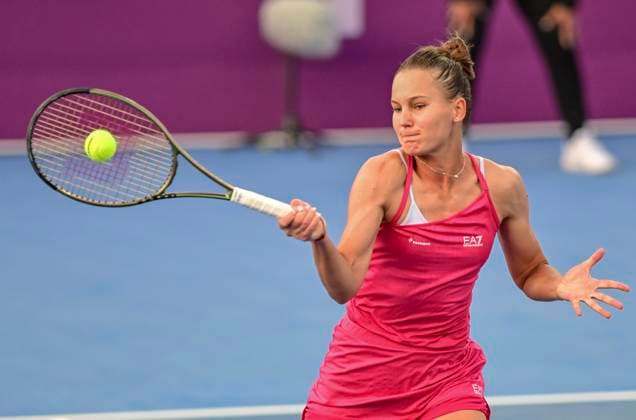 (230216) -- DOHA, Feb. 16, 2023 -- Veronika Kudermetova of Russia hits a return during the singles round of 16 match against Sofia Kenin of the United States at WTA500 Qatar Open 2023 in Doha, Qatar, Feb. 15, 2023. (Photo by Nikku Xinhua) (SP)QATAR-DOHA-TENNIS WTA, Tennis Damen 500 yangyuanyong 