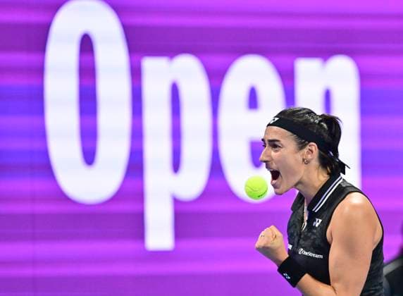 (230216) -- DOHA, Feb. 16, 2023 -- Caroline Garcia of France reacts during the singles round of 16 match against Karolina Muchova of the Czech Republic at WTA500 Qatar Open 2023 in Doha, Qatar, Feb. 15, 2023. (Photo by Xinhua) (SP)QATAR-DOHA-TENNIS WTA, Tennis Damen 500 Nikku 