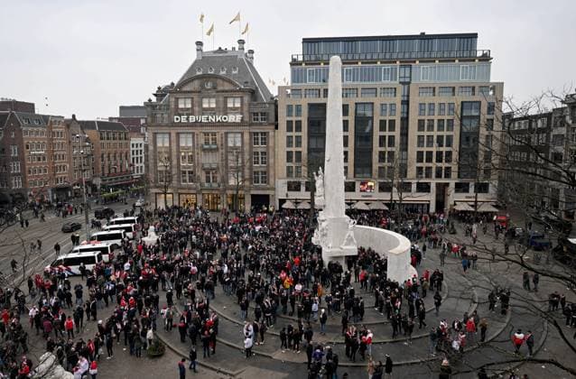 Football, men, season 2022 2023, Europa League play offs to the round of 16, first leg , Ajax Amsterdam 1 FC Union Berlin, in the picture fans of Union on match day in Amsterdam at Dam Square, 16 02 2023, Copyright: xMatthiasxKochx