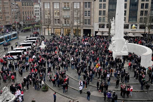 Football, men, season 2022 2023, Europa League play offs to the round of 16, first leg , Ajax Amsterdam 1 FC Union Berlin, in the picture fans of Union on match day in Amsterdam at Dam Square, 16 02 2023, Copyright: xMatthiasxKochx