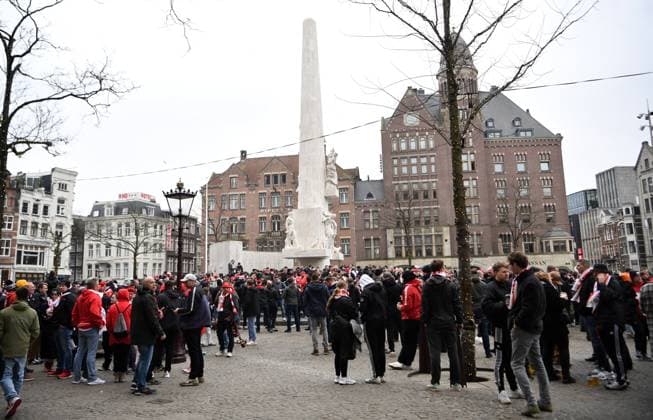 Football, men, season 2022 2023, Europa League play offs to the round of 16, first leg , Ajax Amsterdam 1 FC Union Berlin, in the picture fans of Union on match day in Amsterdam at Dam Square, 16 02 2023, Copyright: xMatthiasxKochx