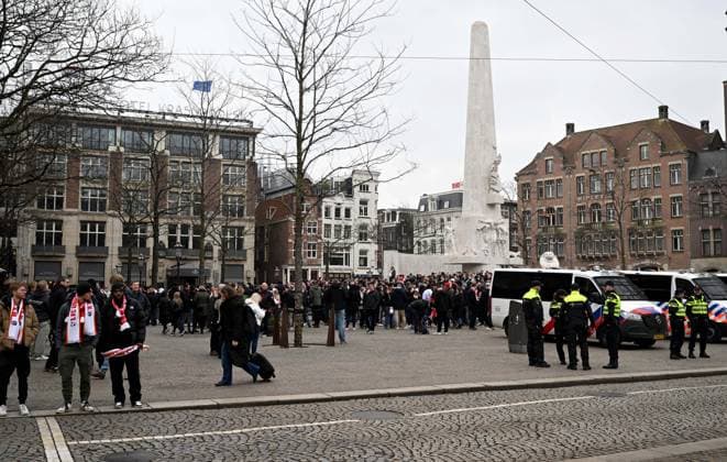 Football, men, season 2022 2023, Europa League play offs to the round of 16, first leg , Ajax Amsterdam 1 FC Union Berlin, in the picture fans of Union on match day in Amsterdam at Dam Square, 16 02 2023, Copyright: xMatthiasxKochx