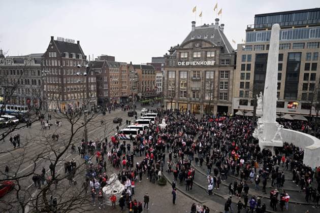 Football, men, season 2022 2023, Europa League play offs to the round of 16, first leg , Ajax Amsterdam 1 FC Union Berlin, in the picture fans of Union on match day in Amsterdam at Dam Square, 16 02 2023, Copyright: xMatthiasxKochx