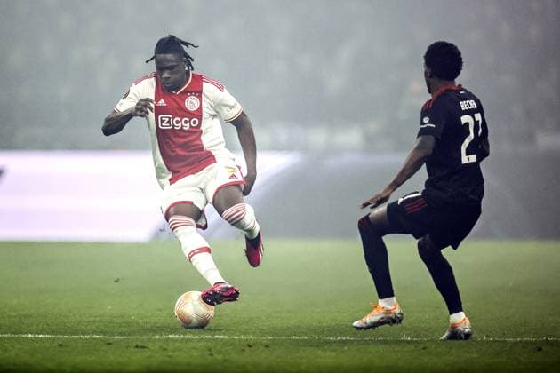 AMSTERDAM - (l-r) Calvin Bassey of Ajax, Sheraldo Becker of 1. FC Union Berlin during the UEFA Europa league play-off match between Ajax Amsterdam and FC Union Berlin at Johan Cruijff ArenA on February 16, 2023 in Amsterdam, Netherlands. ANP MAURICE VAN STONE AFC Ajax Amsterdam v 1. FC Union Berlin: Knockout Round Play-Off Leg One - UEFA Europa League 2022 2023 xVIxANPxSportx xxANPxIVx 462932283 originalFilename: 462932283.jpg