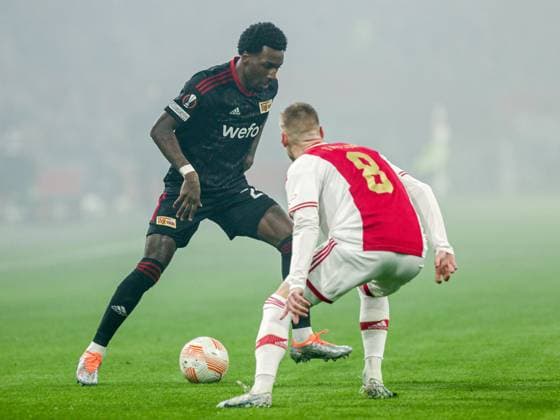 Sheraldo Becker FC Union Berlin, 27 in a duel against Kenneth Taylor Ajax Amsterdam, 08 , NL, Ajax Amsterdam vs FC Union Berlin, UEFA Europa League Play Offs, first leg, season 2022 2023, 16 02 2023, NL, Ajax Amsterdam vs FC Union Berlin, UEFA Europa League Play Offs, first leg, season 2022 2023, 16 02 2023, Photo Eibner Pressefoto Gabriel Boia Amsterdam Copyright: xEibner-Pressefoto GabrielxBoiax EP_EER