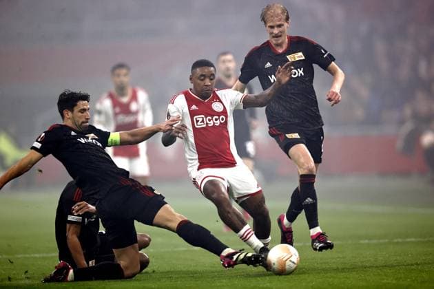 AMSTERDAM - (lr) Rani Khedira of 1. FC Union Berlin, Steven Bergwijn of Ajax, Morten Thorsby of 1. FC Union Berlin during the UEFA Europa league play-off match between Ajax Amsterdam and FC Union Berlin at the Johan Cruijff ArenA on 16 February 2023 in Amsterdam, Netherlands. ANP MAURICE VAN STONE AFC Ajax Amsterdam v 1. FC Union Berlin: Knockout Round Play-Off Leg One - UEFA Europa League 2022 2023 xVIxANPxSportx xxANPxIVx 462932746 originalFilename: 462932746.jpg