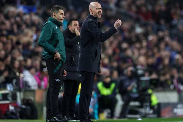 UEFA Europa League Knockout Round Play-Offs Barcelona v Manchester United, ManU Erik ten Hag manager of Manchester United shouts instructions to his team during the UEFA Europa League Knockout Round Play-Offs Barcelona vs Manchester United at Spotify Camp Nou, Barcelona, Spain, 16th February 2023 (Photo by Mark Cosgrove News Images) Barcelona Camp Nou Catalonia Spain Copyright: xMarkxCosgrove NewsxImagesx