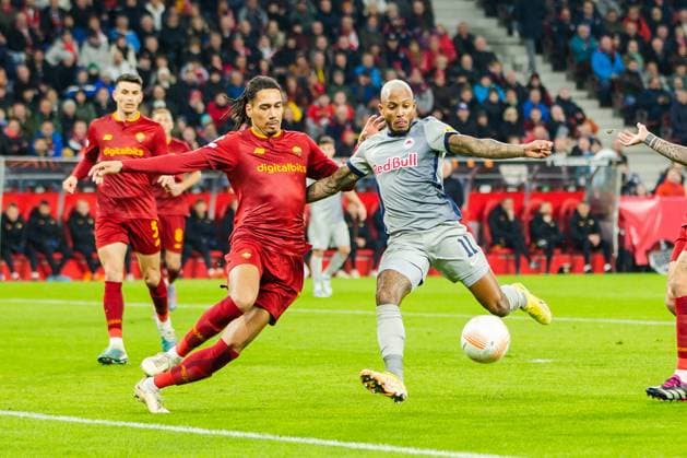 SOCCER - UEFA EL, RBS vs Roma SALZBURG,AUSTRIA,16.FEB.23 - SOCCER - UEFA Europa League, play off, Red Bull Salzburg vs AS Roma. Image shows Chris Smalling (Roma) and Fernando dos Santos Pedro (RBS).  GEPAxpictures xGintarexKarpaviciute