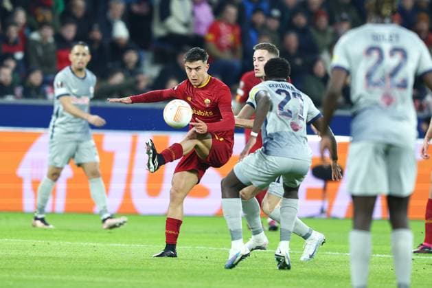 SOCCER - UEFA EL, RBS vs Roma SALZBURG,AUSTRIA,16.FEB.23 - SOCCER - UEFA Europa League, play off, Red Bull Salzburg vs AS Roma. Image shows Paulo Dybala (Roma) and Luka Sucic (RBS).  GEPAxpictures xDavidxGeieregger