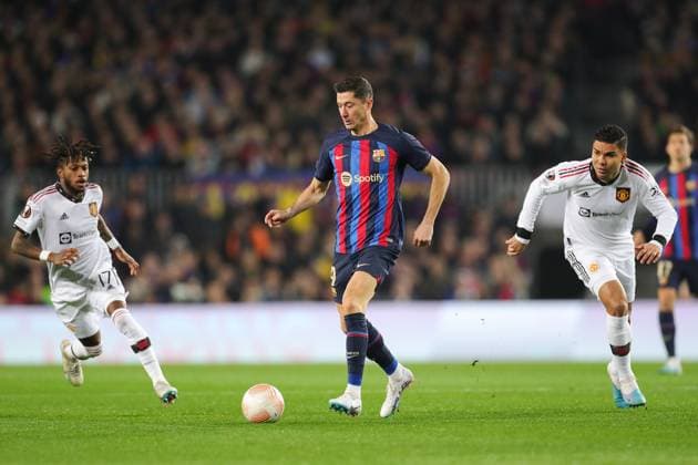 Barcelona v Manchester United, ManU Europa League 16 02 2023. Barcelona forward Robert Lewandowski (9) Manchester United midfielder Casemiro (18) during the Europa League match between Barcelona and Manchester United at Camp Nou, Barcelona, Spain on 16 February 2023. Barcelona Camp Nou Barcelona Spain Editorial use only DataCo restrictions apply See www.football-dataco.com , Copyright: xPhilxDuncanx PSI-16922-0021