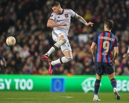 UEFA Europa League Knockout Round Play-Offs Barcelona v Manchester United, ManU Wout Weghorst 27 of Manchester United wins the ball during the UEFA Europa League Knockout Round Play-Offs Barcelona vs Manchester United at Spotify Camp Nou, Barcelona, Spain, 16th February 2023 (Photo by Mark Cosgrove News Images) Barcelona Camp Nou Catalonia Spain Copyright: xMarkxCosgrove NewsxImagesx