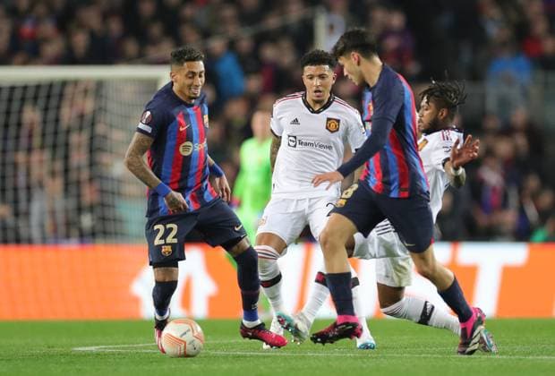 Barcelona v Manchester United, ManU Europa League 16 02 2023. Barcelona midfielder Raphinha (22) Manchester United forward Jadon Sancho (25) during the Europa League match between Barcelona and Manchester United at Camp Nou, Barcelona, Spain on 16 February 2023. Barcelona Camp Nou Barcelona Spain Editorial use only DataCo restrictions apply See www.football-dataco.com , Copyright: xPhilxDuncanx PSI-16922-0022