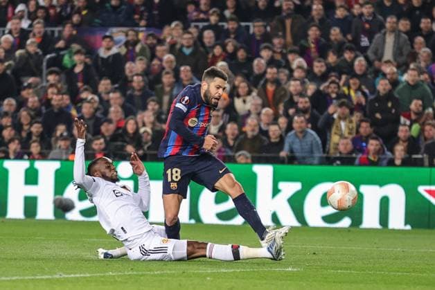 UEFA Europa League Knockout Round Play-Offs Barcelona v Manchester United, ManU Jordi Alba 18 of Barcelona shoots on goal during the UEFA Europa League Knockout Round Play-Offs Barcelona vs Manchester United at Spotify Camp Nou, Barcelona, Spain, 16th February 2023 (Photo by Mark Cosgrove News Images) Barcelona Camp Nou Catalonia Spain Copyright: xMarkxCosgrove NewsxImagesx