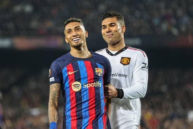 UEFA Europa League Knockout Round Play-Offs Barcelona v Manchester United, ManU Casemiro 18 of Manchester United pulls Raphinha 22 of Barcelona back and the both laugh during the UEFA Europa League Knockout Round Play-Offs Barcelona vs Manchester United at Spotify Camp Nou, Barcelona, Spain, 16th February 2023 (Photo by Mark Cosgrove News Images) Barcelona Camp Nou Catalonia Spain Copyright: xMarkxCosgrove NewsxImagesx