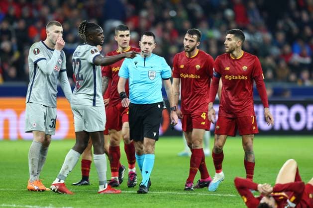 SOCCER - UEFA EL, RBS vs Roma SALZBURG,AUSTRIA,16.FEB.23 - SOCCER - UEFA Europa League, play off, Red Bull Salzburg vs AS Roma. Image shows referee Glenn Nyberg.  GEPAxpictures xDavidxGeieregger