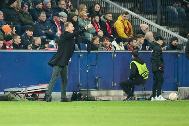 Salzburg, Austria 16 February 2023 Europa League 2022 2023 RB Salzburg vs AS Roma In the picture coach Matthias Jaissle FC Salzburg gestures on the pitch Stadion Salzburg Copyright: xFotostandx xWassmuthx
