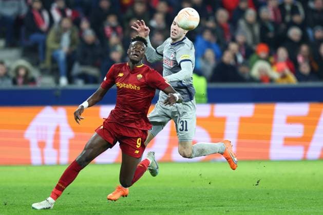 SOCCER - UEFA EL, RBS vs Roma SALZBURG,AUSTRIA,16.FEB.23 - SOCCER - UEFA Europa League, play off, Red Bull Salzburg vs AS Roma. Image shows Tammy Abraham (Roma) and Strahinja Pavlovic (RBS).  GEPAxpictures xDavidxGeieregger