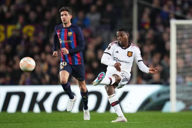 Mandatory Credit: Photo by Bagu Blanco Pressinphoto Shutterstock (13770557ab) Tyrell Malacia of Manchester United, ManU and Sergi Roberto of FC Barcelona, Barca FC Barcelona v Manchester United, UEFA Europa League, Play-off, 1st leg. Football, Spotify Camp Nou Stadium, Barcelona, Spain - 16 Feb 2023 Editorial use only FC Barcelona v Manchester United, UEFA Europa League, Play-off, 1st leg. Football, Spotify Camp Nou Stadium, Barcelona, Spain - 16 Feb 2023 Editorial use only Copyright: xBaguxBlanco Pressinphoto Shutterstockx 13770557ab