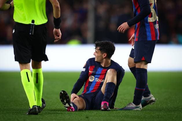Mandatory Credit: Photo by Simon Dael Shutterstock (13765759ad) Pedri of Barcelona goes down injured Barcelona v Manchester United, ManU UEFA Europa League, Play-Off Round, First Leg, Football, Camp Nou, Barcelona, Spain - 16 Feb 2023 EDITORIAL USE ONLY No use with unauthorised audio, video, data, fixture lists, club league logos or live services. Online in-match use limited to 120 images, no video emulation. No use in betting, games or single club league player publications. Barcelona v Manchester United, UEFA Europa League, Play-Off Round, First Leg, Football, Camp Nou, Barcelona, Spain - 16 Feb 2023 EDITORIAL USE ONLY No use with unauthorised audio, video, data, fixture lists, club league logos or live services. Online in-match use limited to 120 images, no video emulation. No use in betting, games or single club league player publications. Copyright: xSimonxDael Shutterstockx 13765759ad