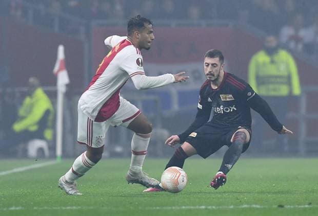 Soccer Europa League K o Round Play off Ajax Amsterdam 1 FC Union Berlin on 16 02 2023 at the Johan Cruijff ArenA in Amsterdam Owen Wijndal Amsterdam , left Josip Juranovic Berlin , right xRx